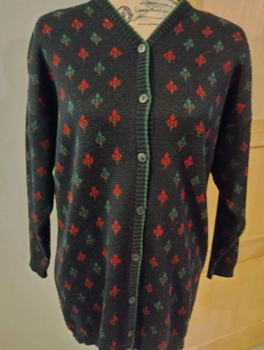 Cardigan bleu marine à motifs rouge et vert, St-Michael, T36/38